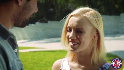 Blonde and busty teen Bailey comforts her bf with hard sex - sexu.com