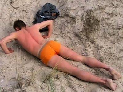 hard on - Smooth jock cums hard on the beach after pissing solo - drtuber.com
