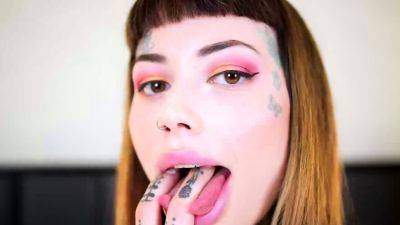 Tattooed Babe Tiger Lilly Sucking Hard Dick Before Pounding - drtuber.com