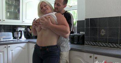 Busty old mom loudly fucked in a great morning hardcore in the kitchen - alphaporno.com